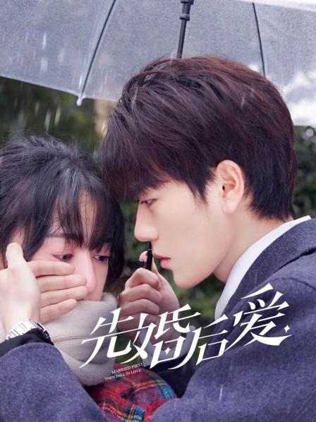 站长设计师忍无可忍「黄小婷的工地生活」头脑空白:看起来像陷入纠结